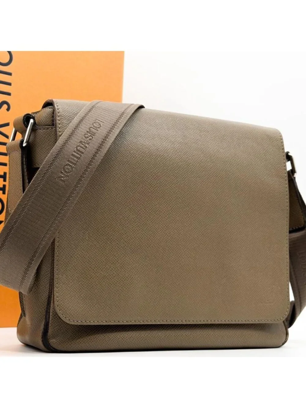 Louis Vuitton Roman PM Taiga Shoulder Bag Grizzly 2-Way Leather